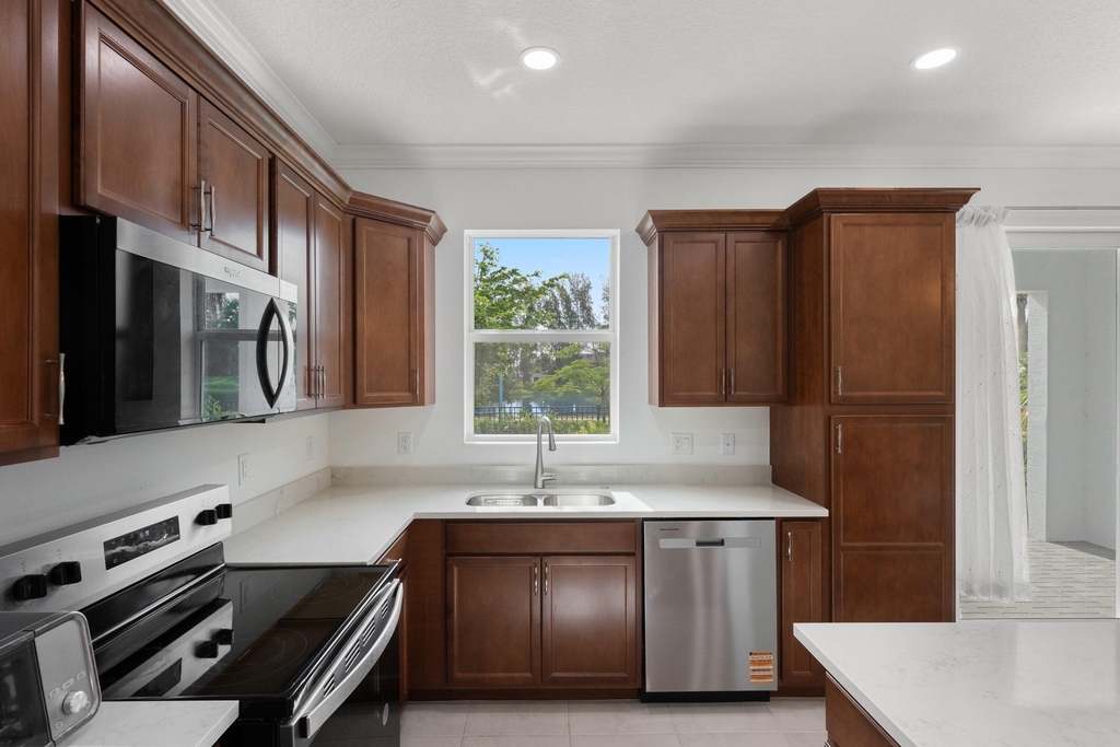 4574 Longwood Lake Square - Photo 5
