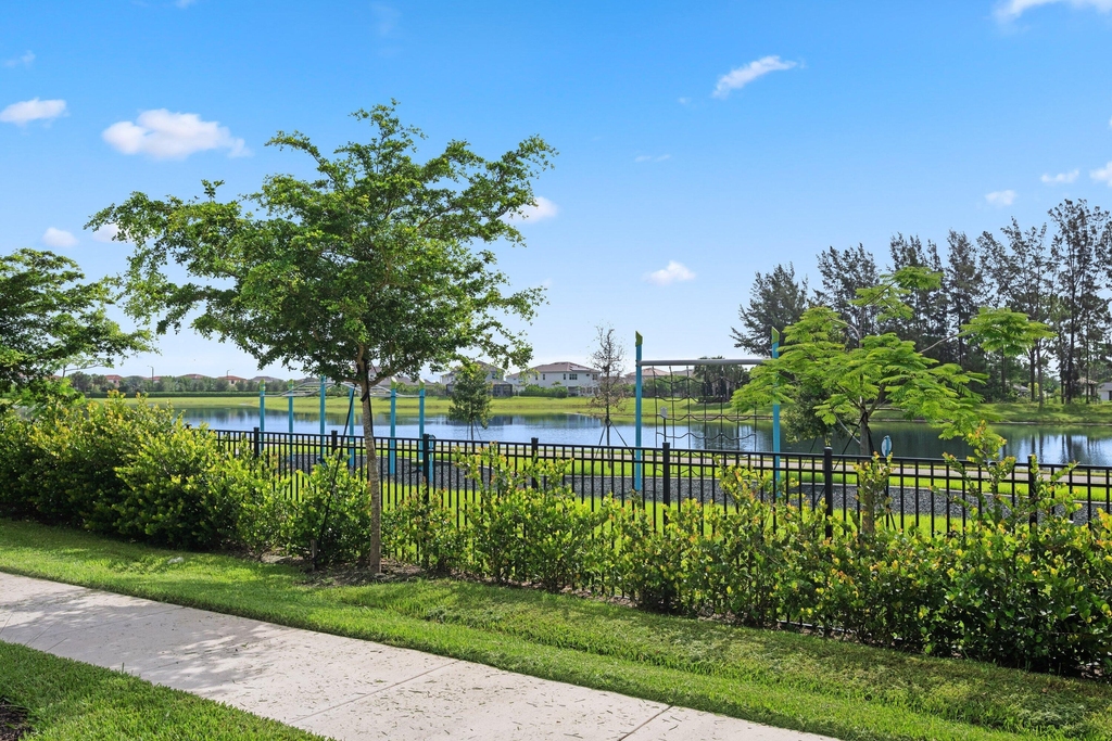 4574 Longwood Lake Square - Photo 25