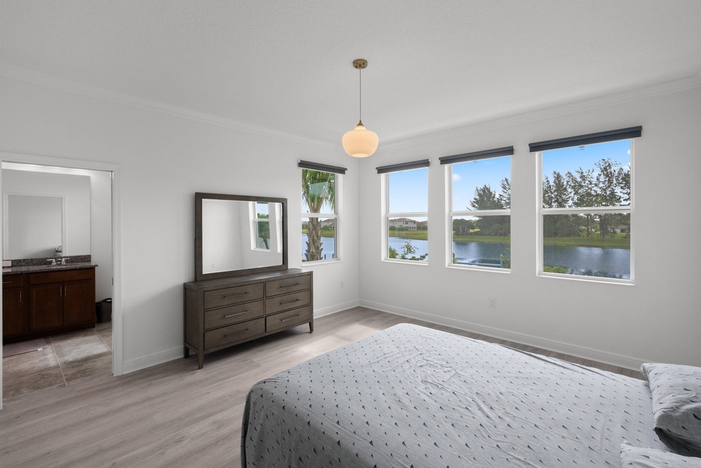 4574 Longwood Lake Square - Photo 15