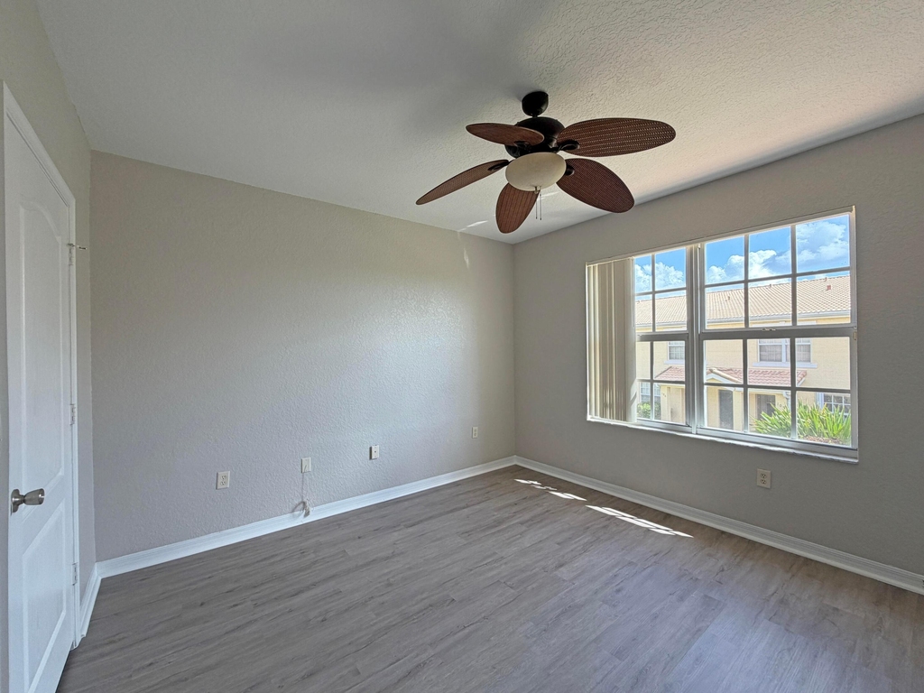 132 Sw Peacock Boulevard - Photo 10