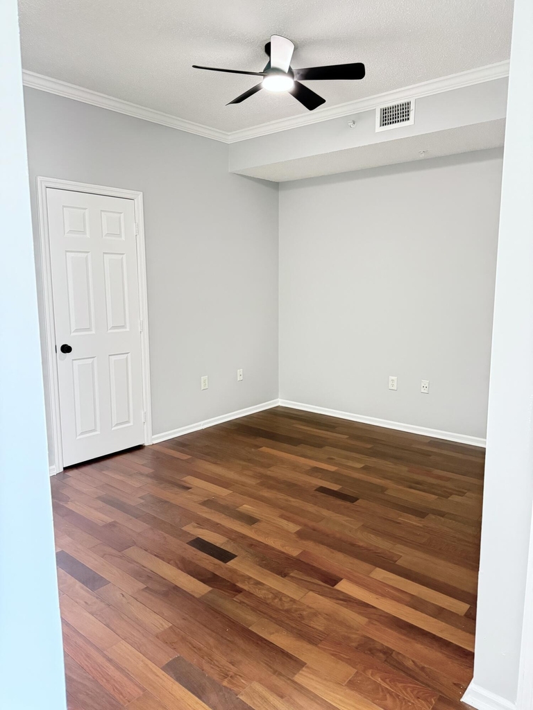 2080 Greenview Shores Boulevard - Photo 3