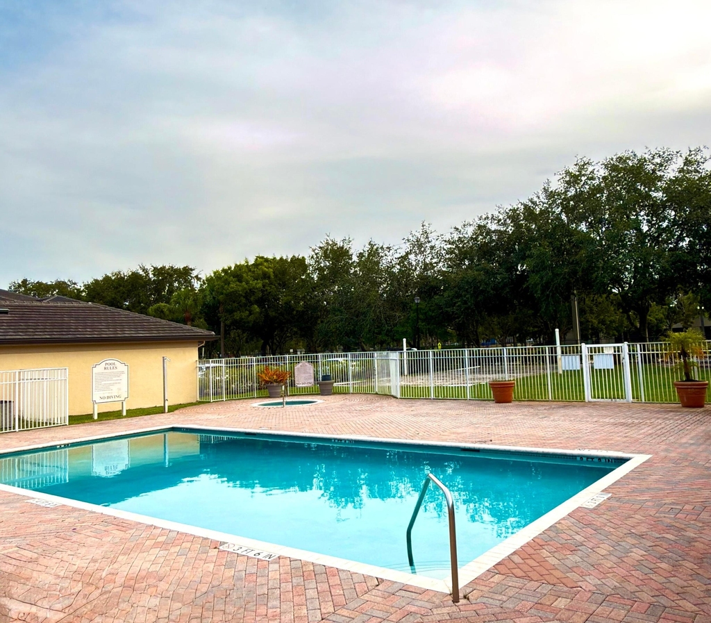2080 Greenview Shores Boulevard - Photo 23
