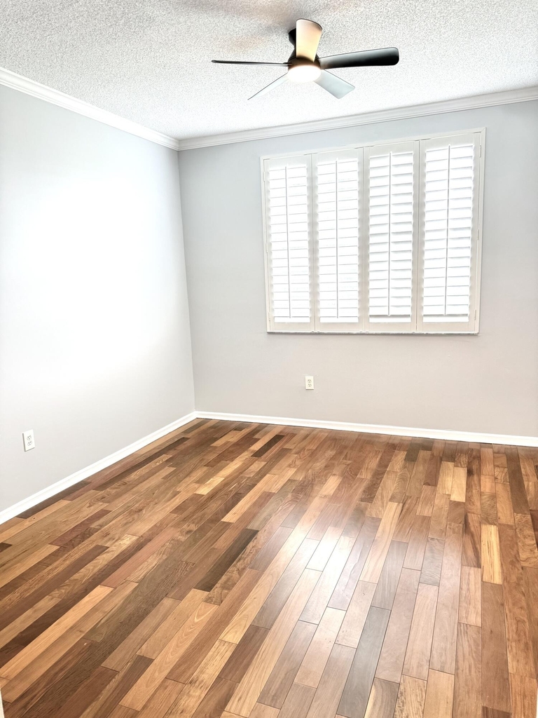 2080 Greenview Shores Boulevard - Photo 15