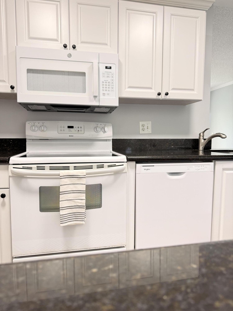 2080 Greenview Shores Boulevard - Photo 11