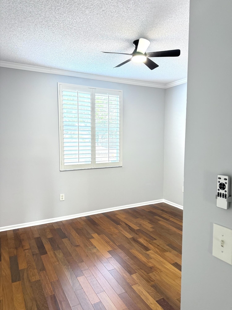 2080 Greenview Shores Boulevard - Photo 4