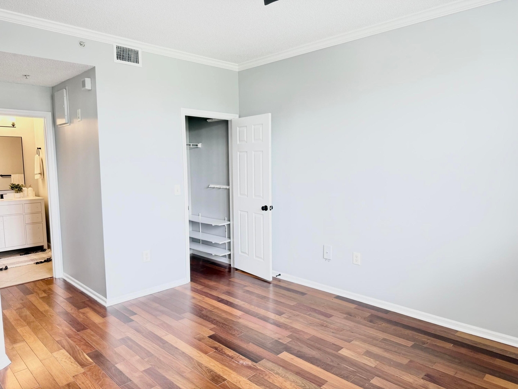2080 Greenview Shores Boulevard - Photo 16