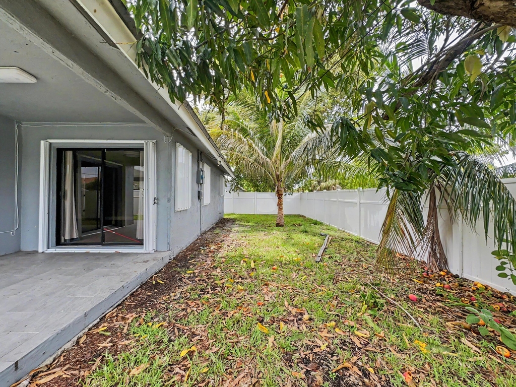 378 Nw 2nd Way - Photo 1