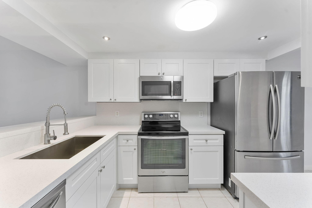 20 Royal Palm Way - Photo 6