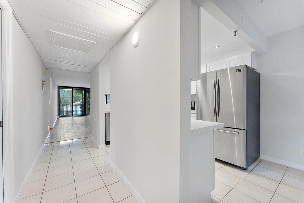 20 Royal Palm Way - Photo 3
