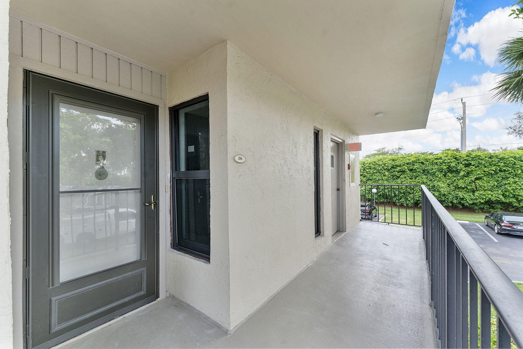 20 Royal Palm Way - Photo 22