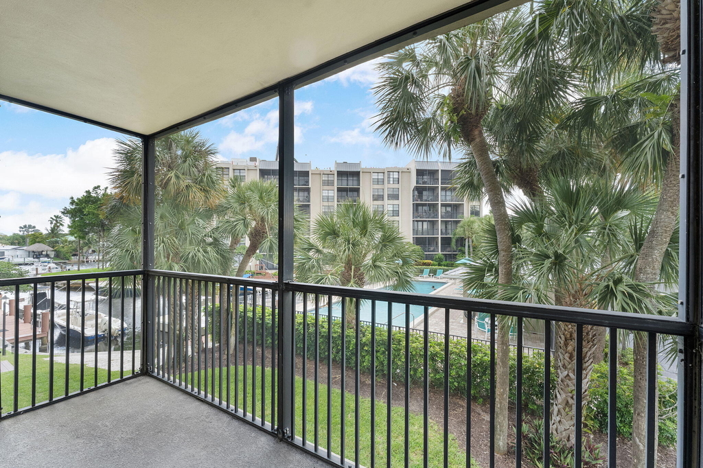 20 Royal Palm Way - Photo 2