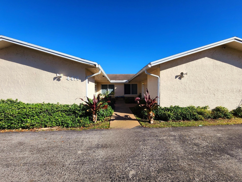 4471 Sw 54th Court - Photo 1