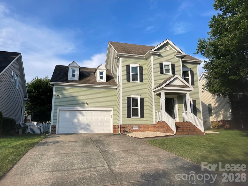 819 Stargard Court - Photo 0