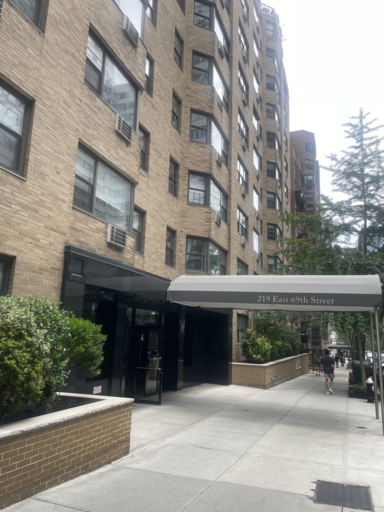219 East 69th Street, PHA - Photo 7