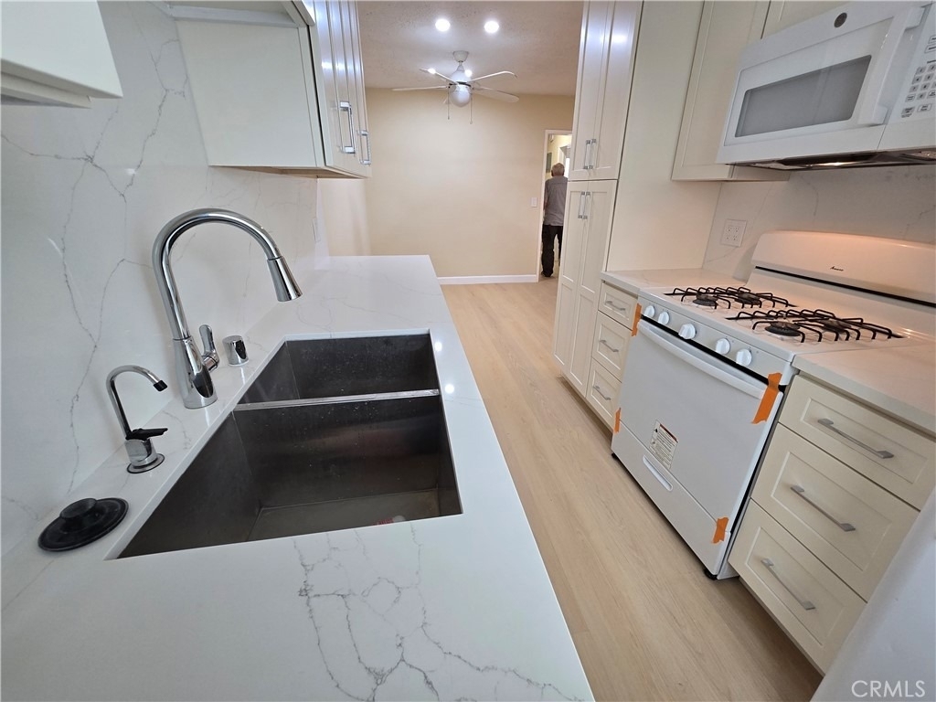 1216 N Formosa - Photo 3