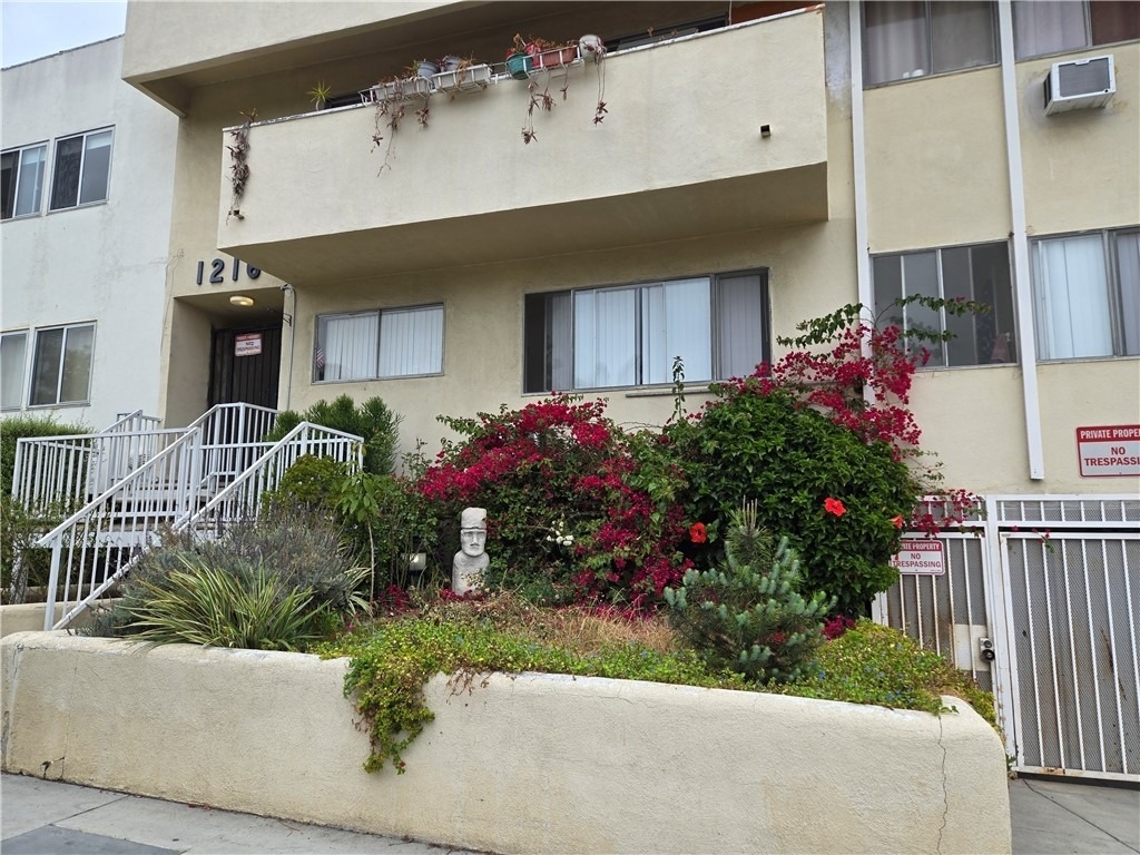 1216 N Formosa - Photo 0