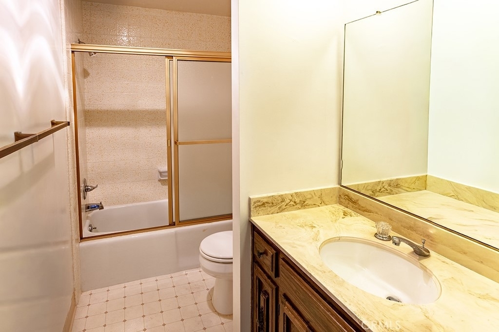 1184 W 11th Street - Photo 12
