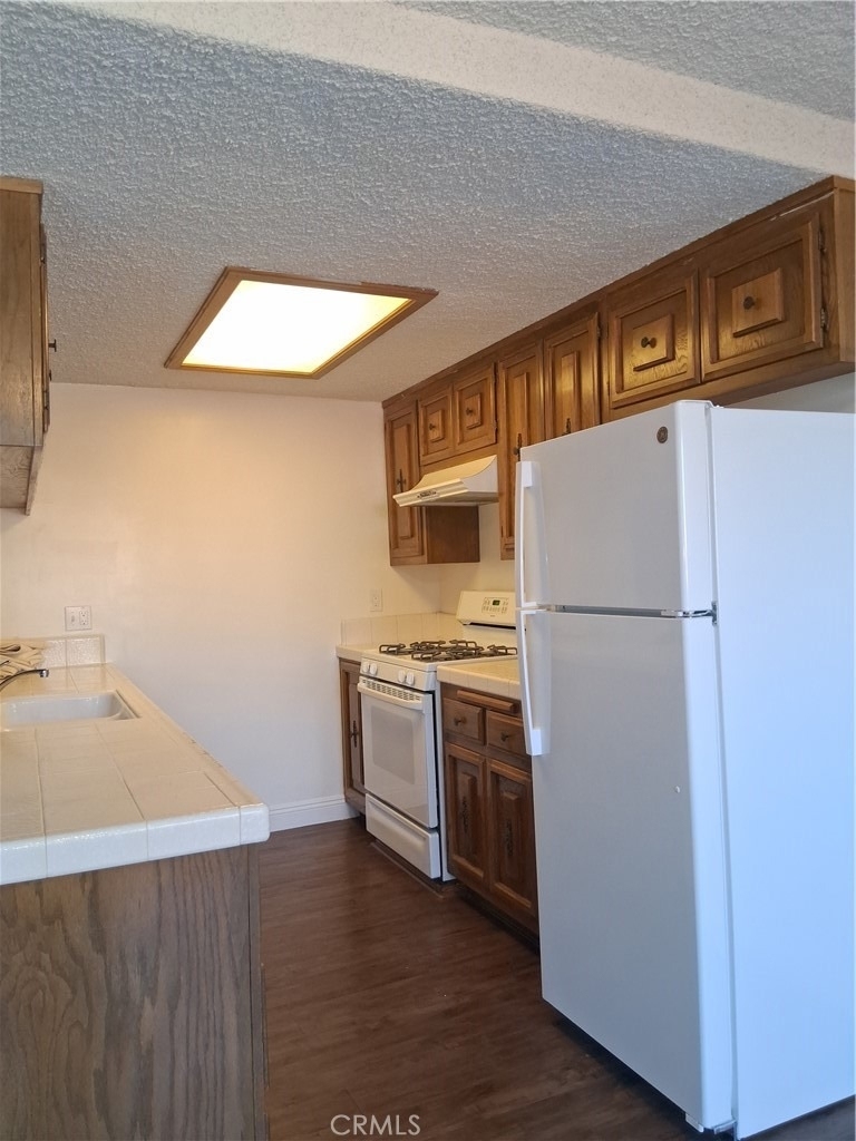 1184 W 11th Street - Photo 2