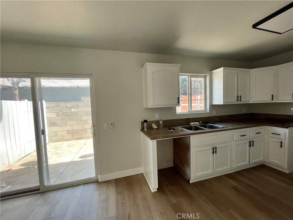 1004 S Riverside Avenue - Photo 2