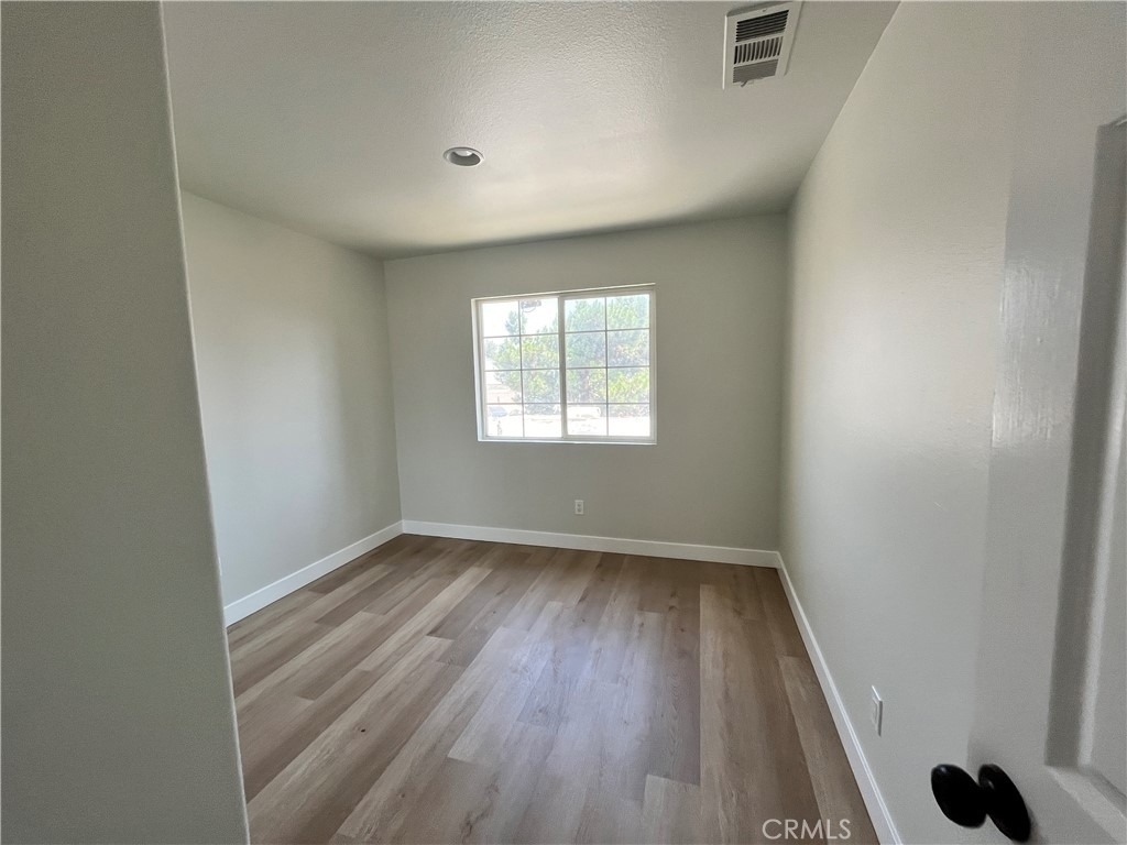 1004 S Riverside Avenue - Photo 5