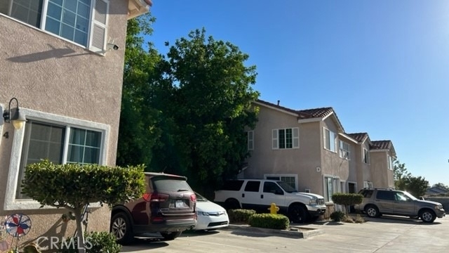 1004 S Riverside Avenue - Photo 0