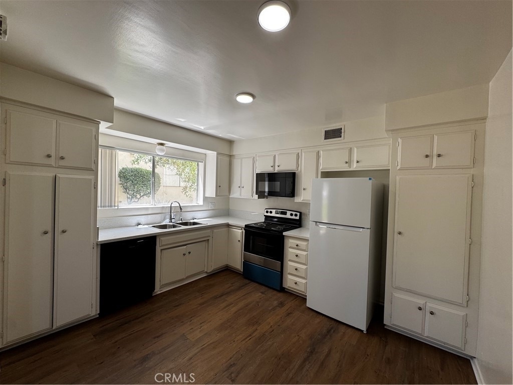 475 E Cypress - Photo 0
