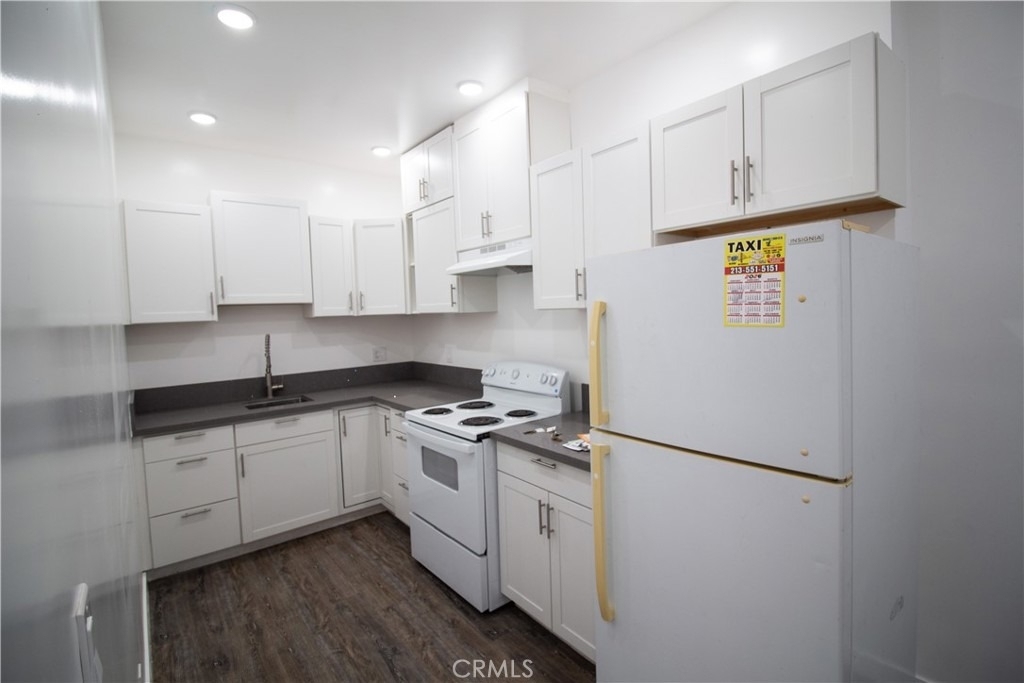1112 Elden Avenue - Photo 1
