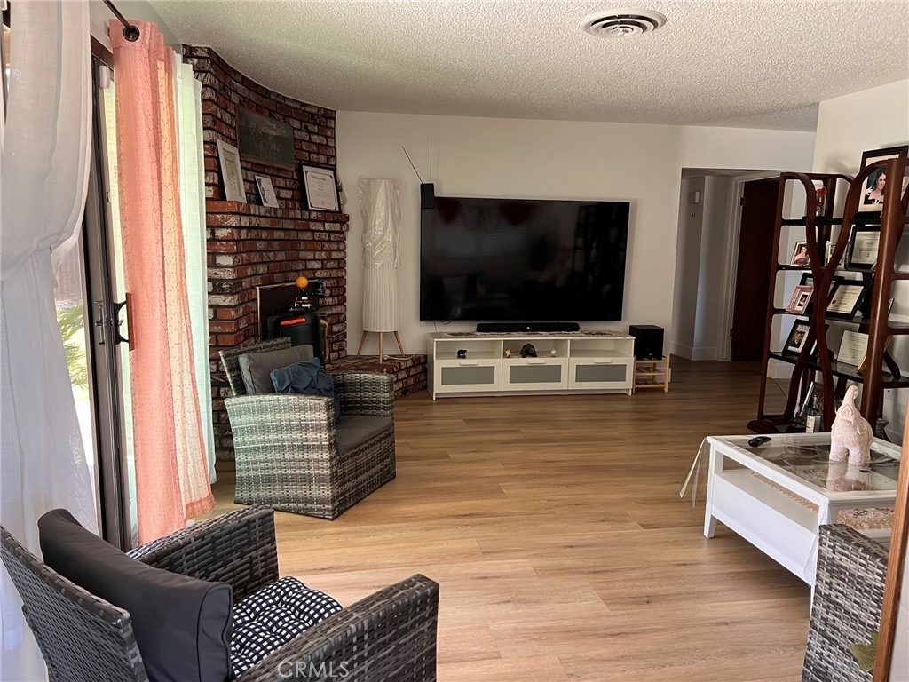 541 Francis - Photo 4