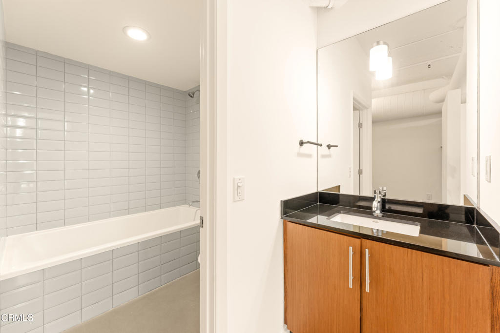 530 S Hewitt Street - Photo 31