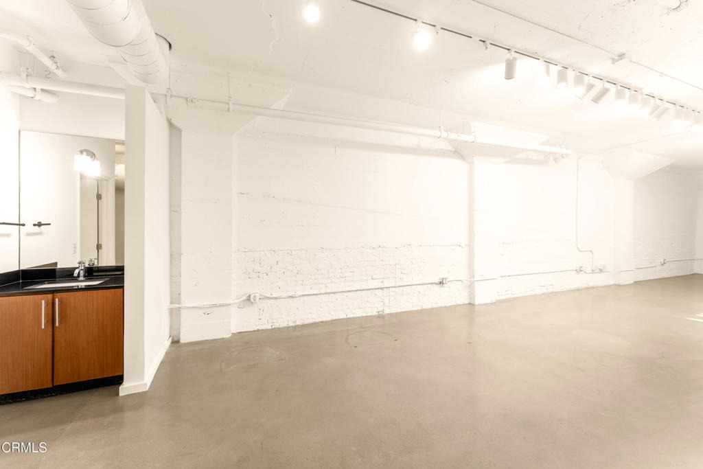 530 S Hewitt Street - Photo 30