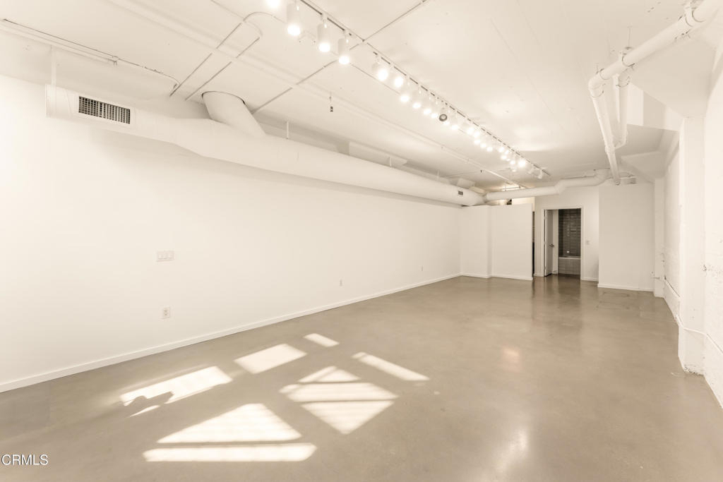 530 S Hewitt Street - Photo 29