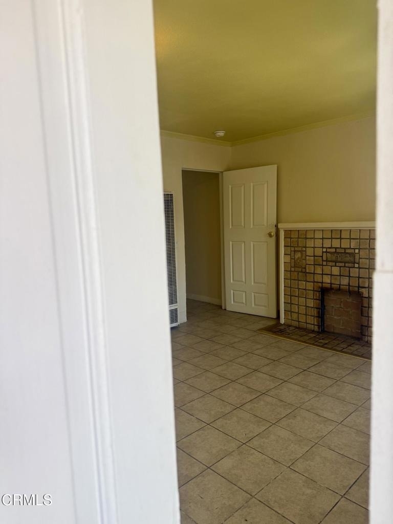 1176 W 38th Street - Photo 2