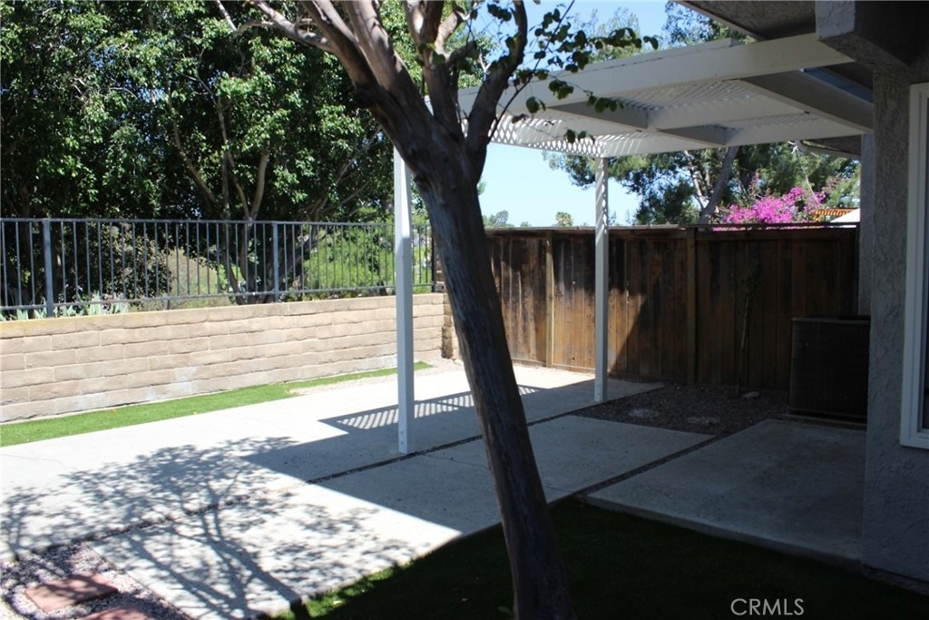 22285 Newbridge Drive - Photo 10