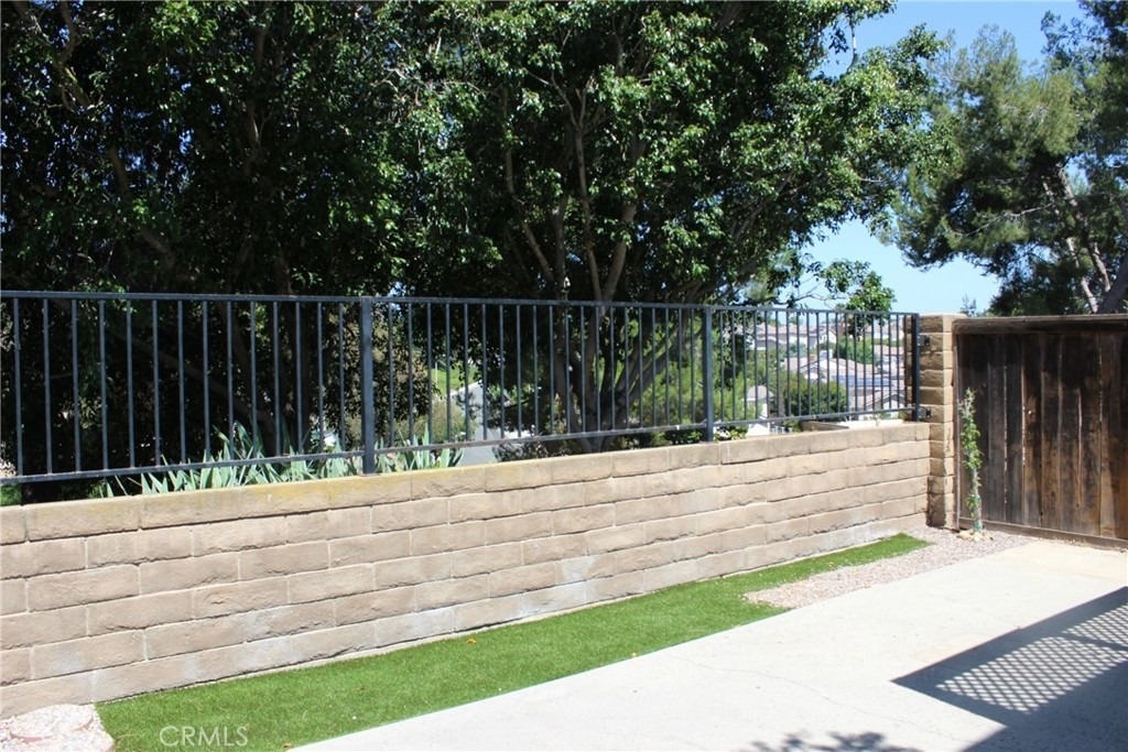 22285 Newbridge Drive - Photo 11