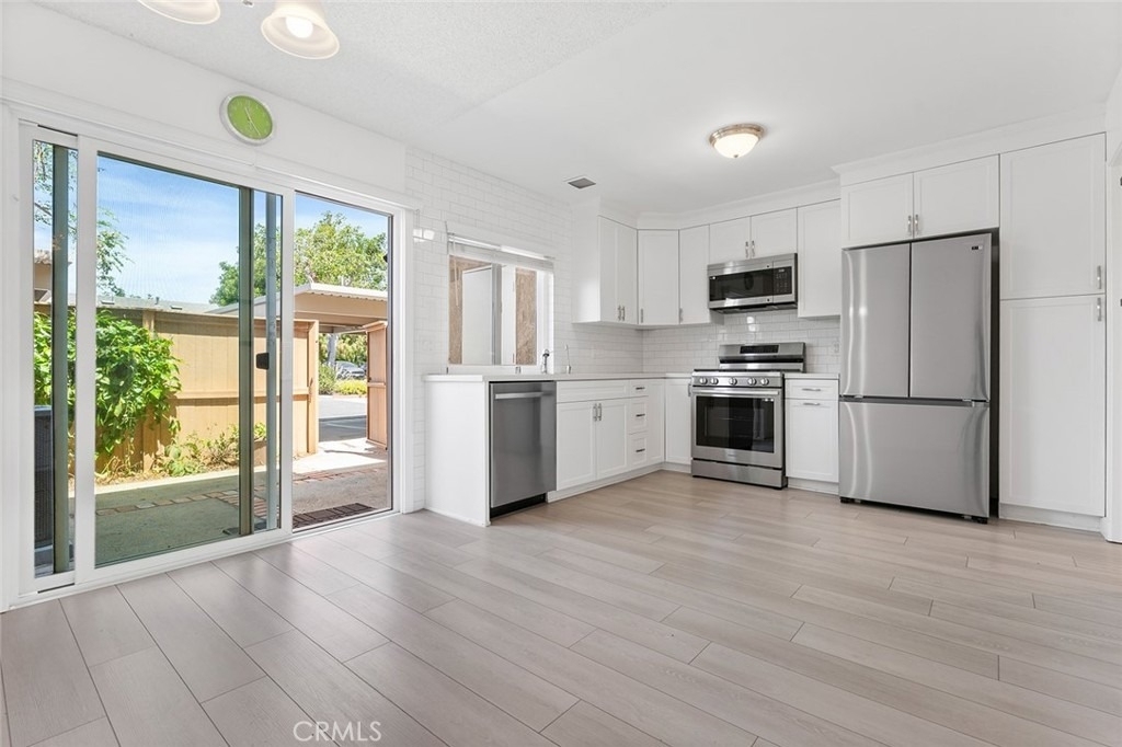 17 Hollowglen - Photo 3