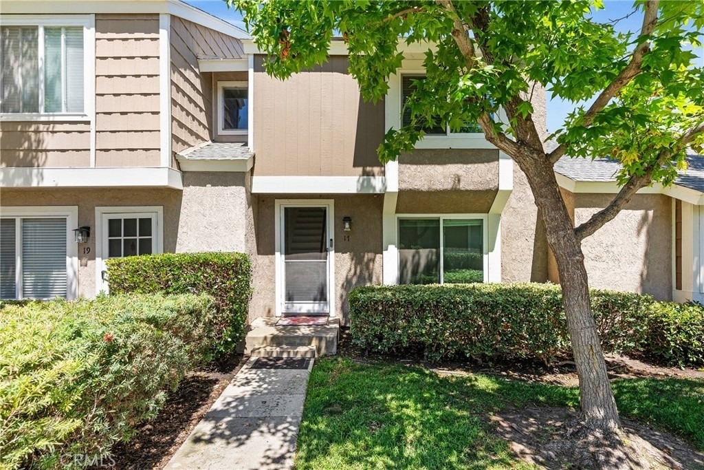 17 Hollowglen - Photo 0