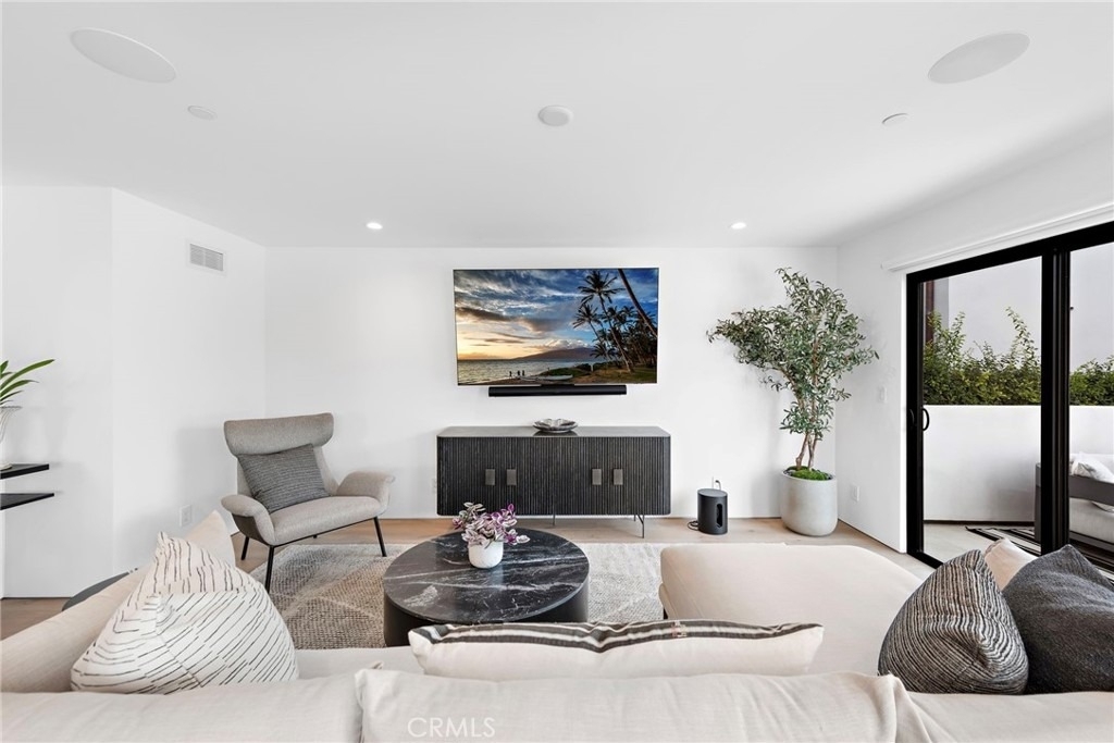 322 1/2 Iris Avenue - Photo 9