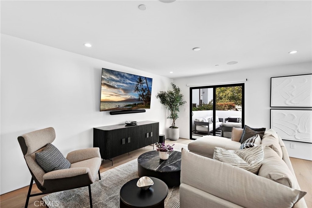 322 1/2 Iris Avenue - Photo 7