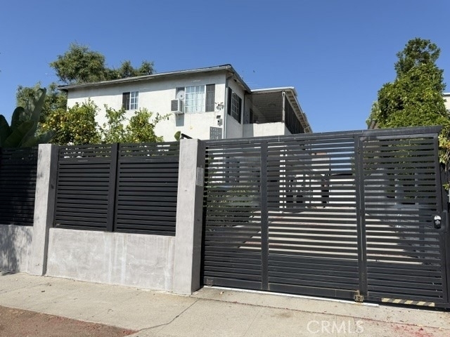 1717 N Berendo - Photo 16