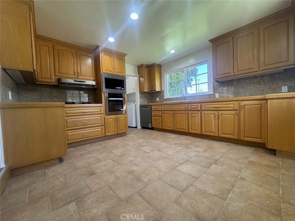 7245 Wish Avenue - Photo 5