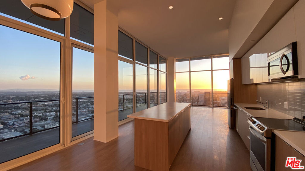 11750 Wilshire Boulevard - Photo 2