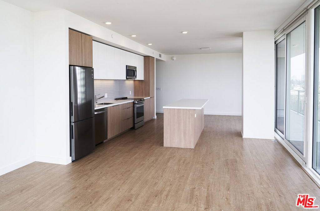 11750 Wilshire Boulevard - Photo 7