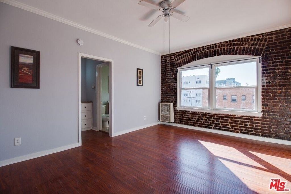 730 S Catalina Street - Photo 0