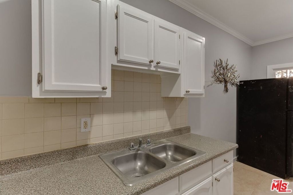 730 S Catalina Street - Photo 9