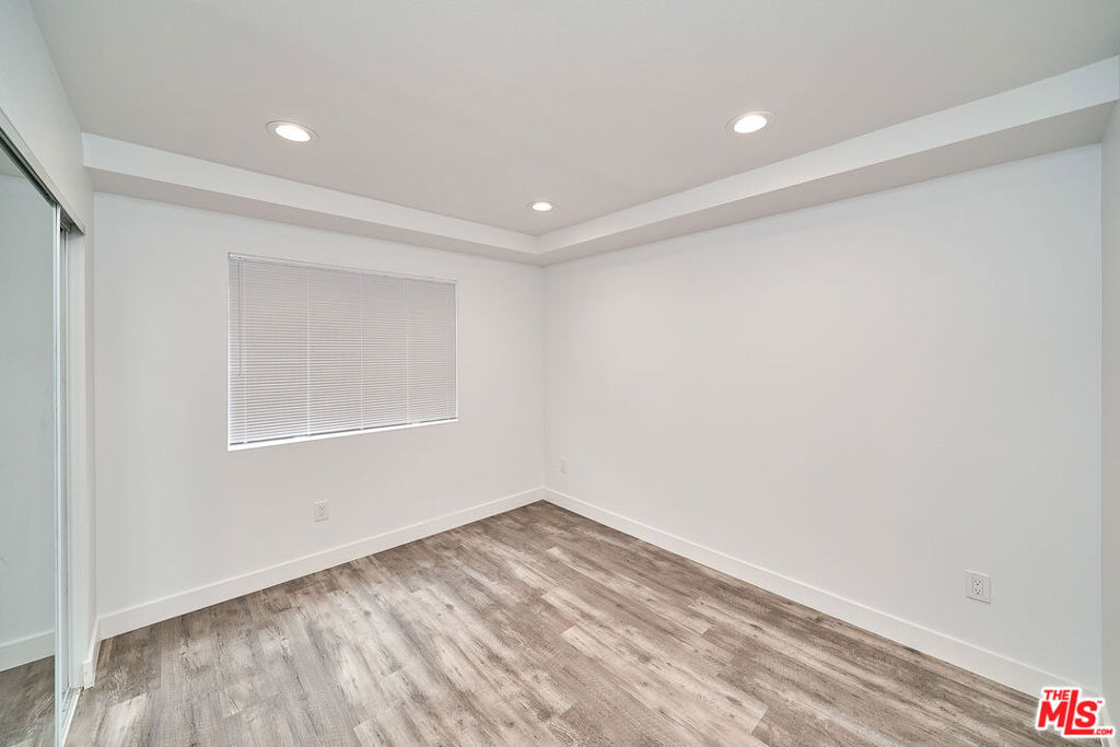 601 W 41st Place - Photo 26