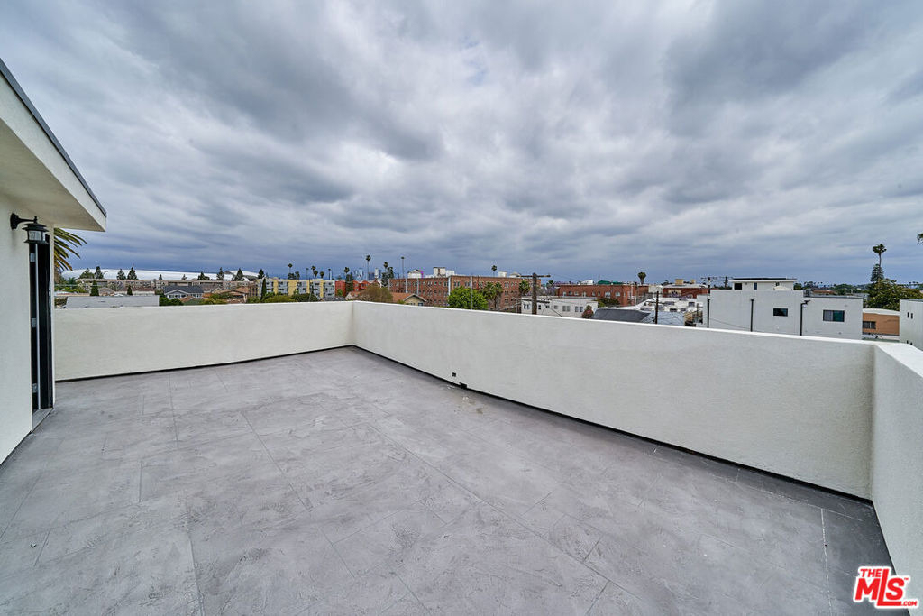 601 W 41st Place - Photo 6