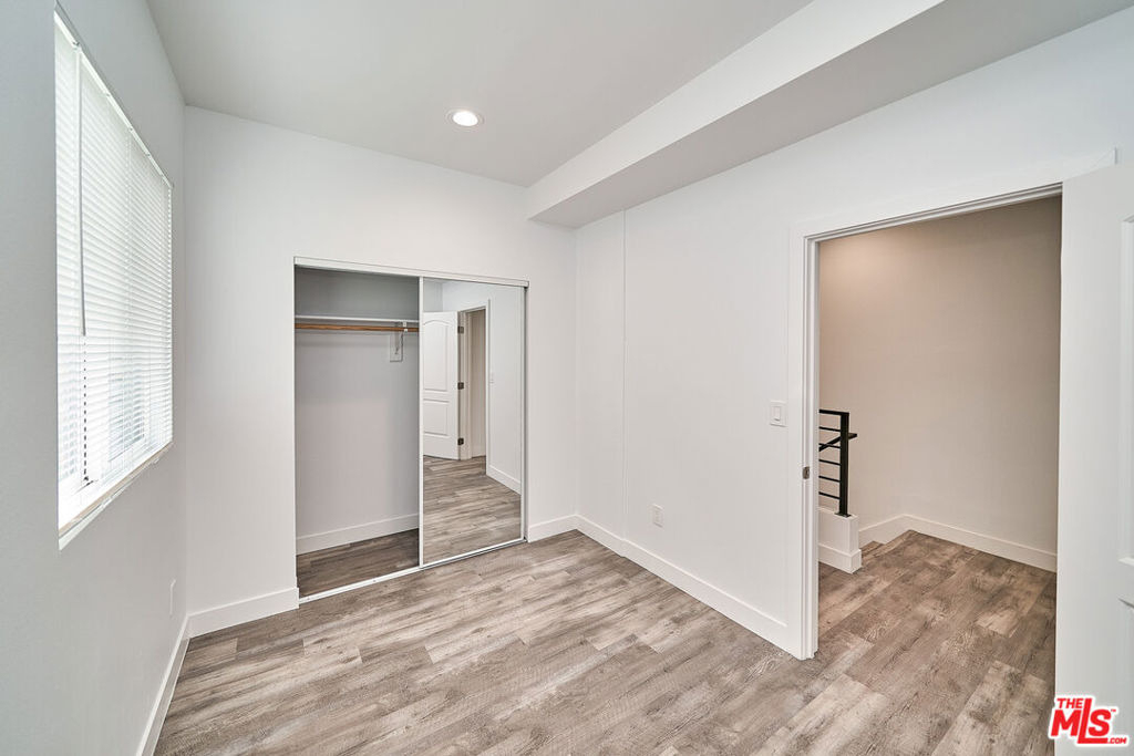 601 W 41st Place - Photo 12