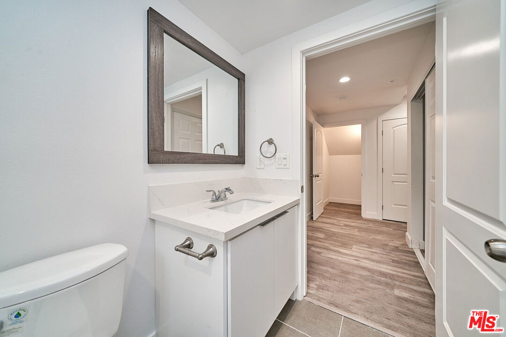 601 W 41st Place - Photo 27