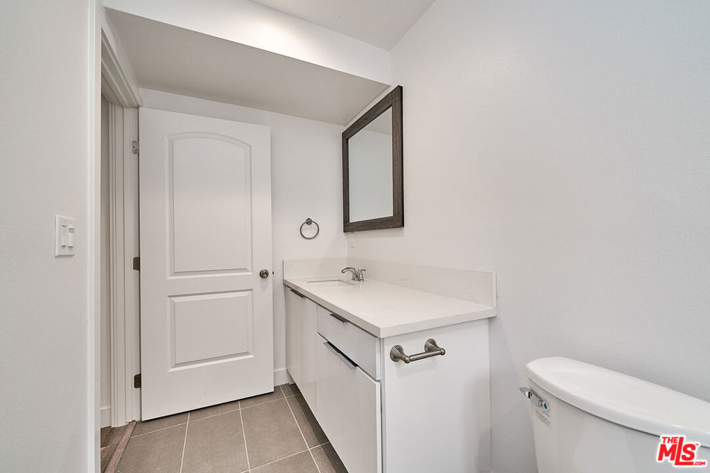 601 W 41st Place - Photo 22