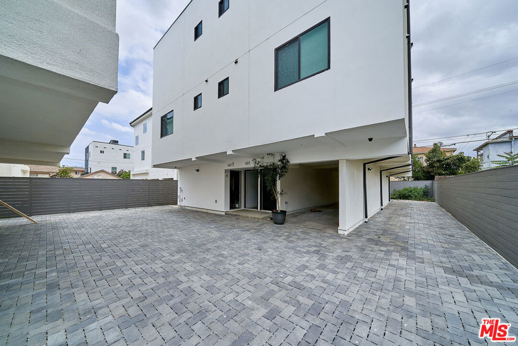 601 W 41st Place - Photo 1